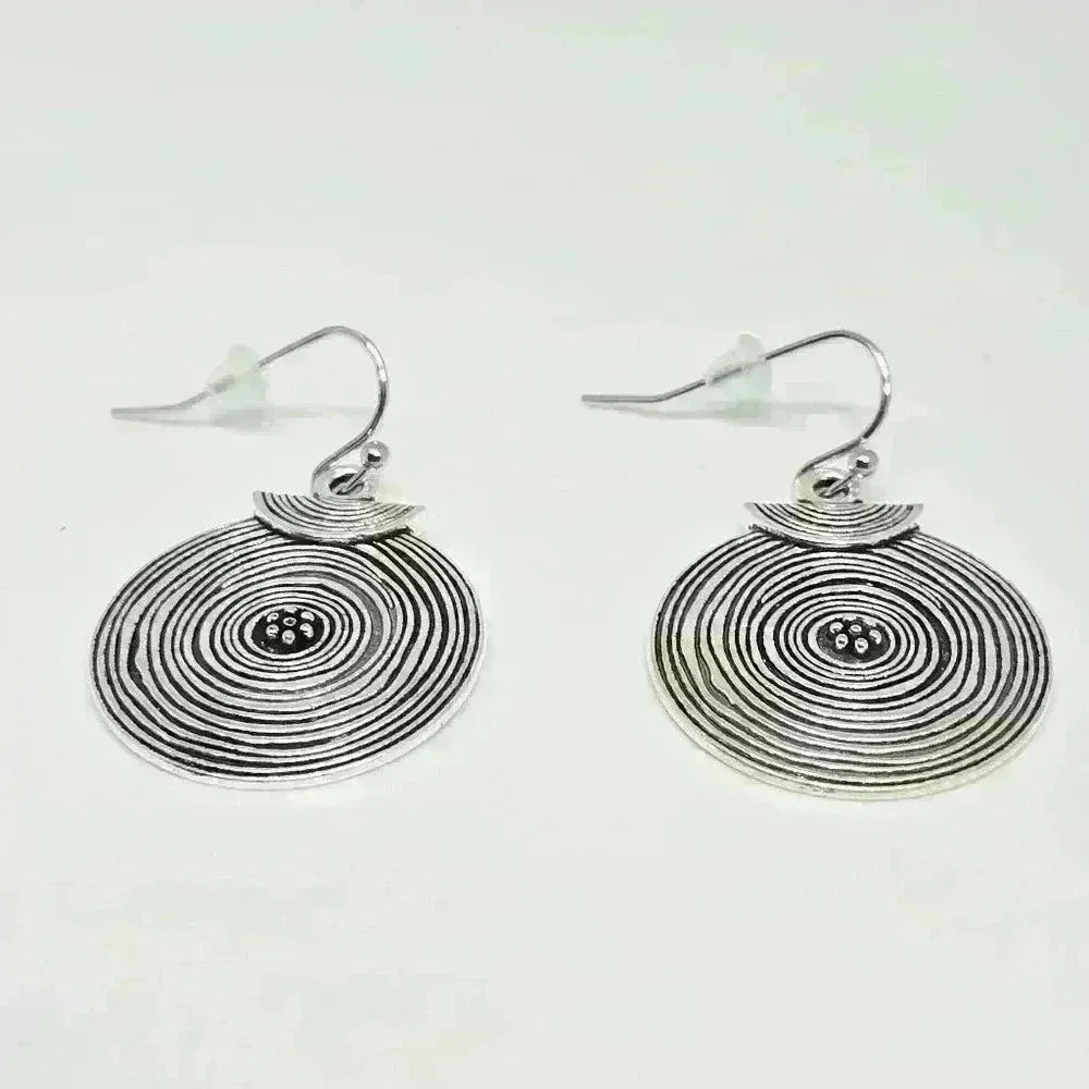NWOT Exquisite Earrings and Necklace Set - Picture 3 of 5
